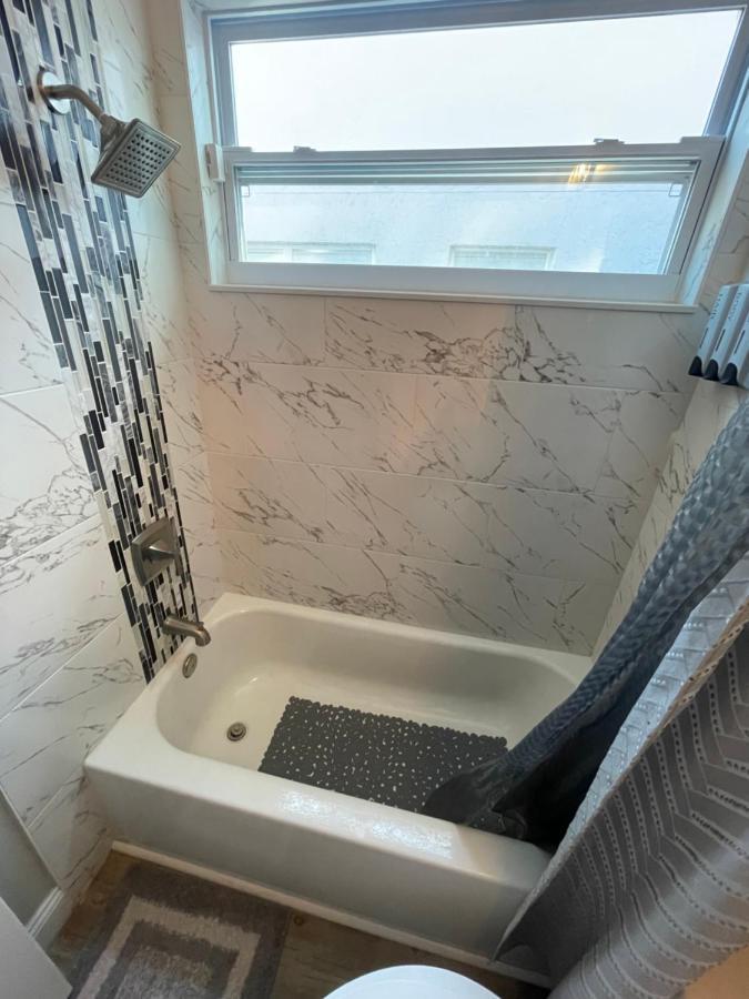 Cozy 3 Bedroom Close To Everything In Tampa! Сasa de vacaciones