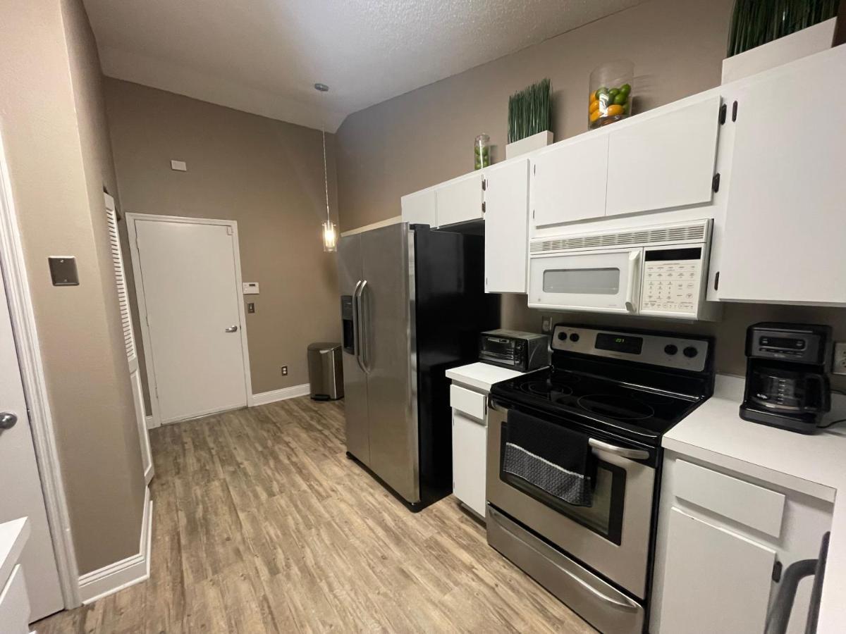Cozy 3 Bedroom Close To Everything In Tampa! Сasa de vacaciones *