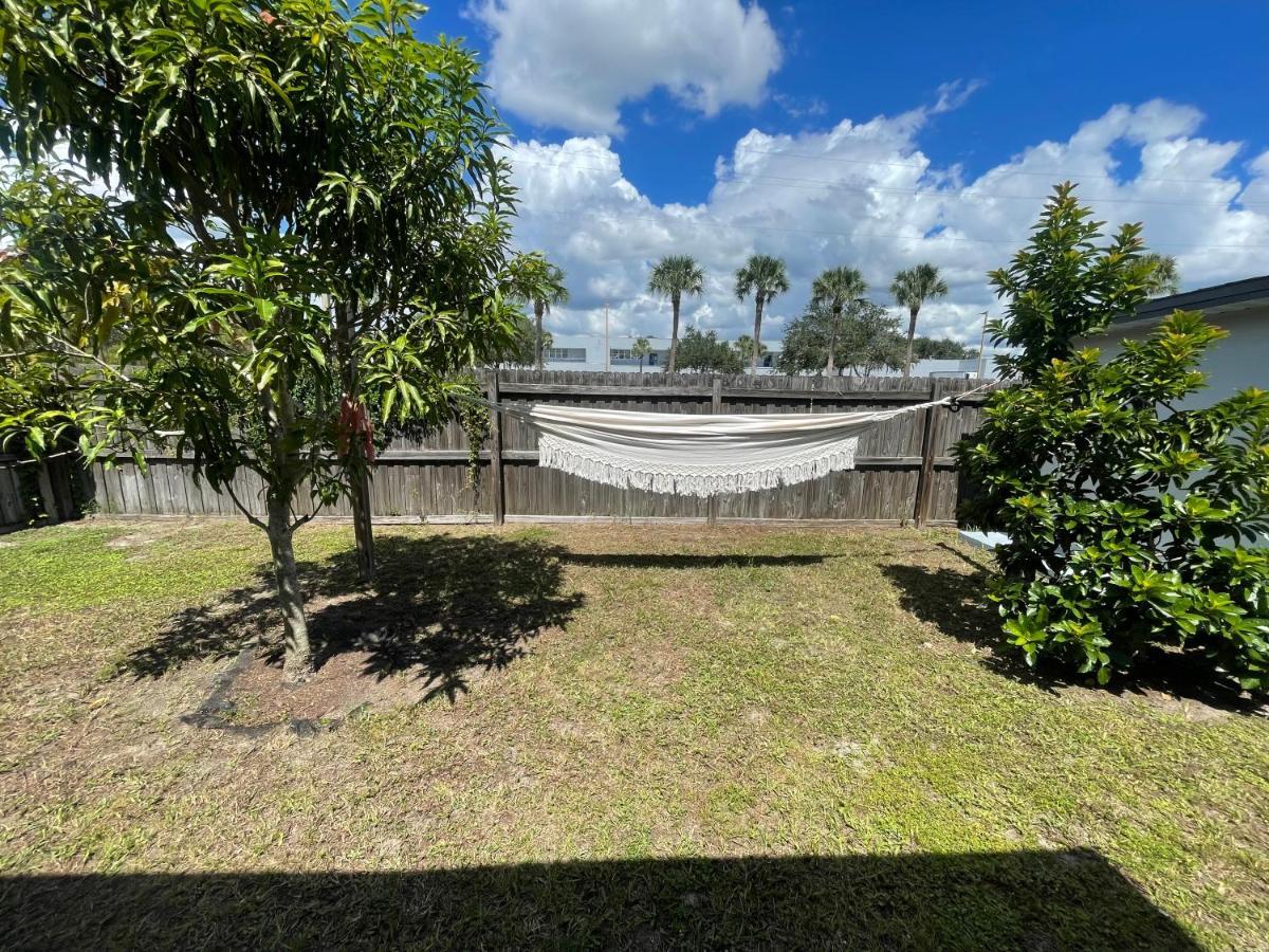 Cozy 3 Bedroom Close To Everything In Tampa! Сasa de vacaciones *