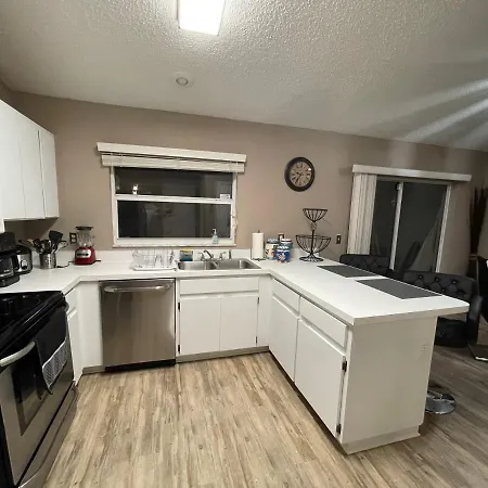 Cozy 3 Bedroom Home Close To Everything In Tampa! Exterior photo