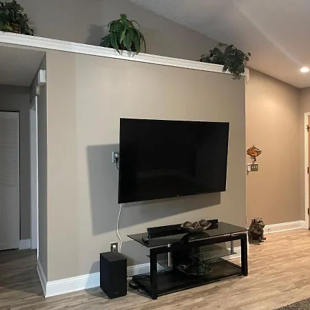 Cozy 3 Bedroom Home Close To Everything In Tampa! Exterior photo