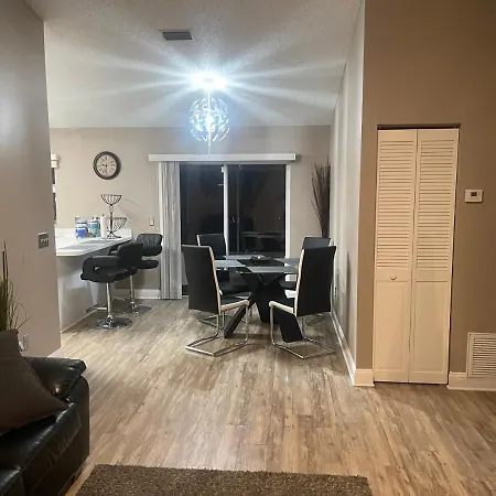 Cozy 3 Bedroom Home Close To Everything In Tampa! Exterior photo