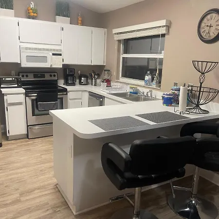Cozy 3 Bedroom Home Close To Everything In Tampa! Exterior photo