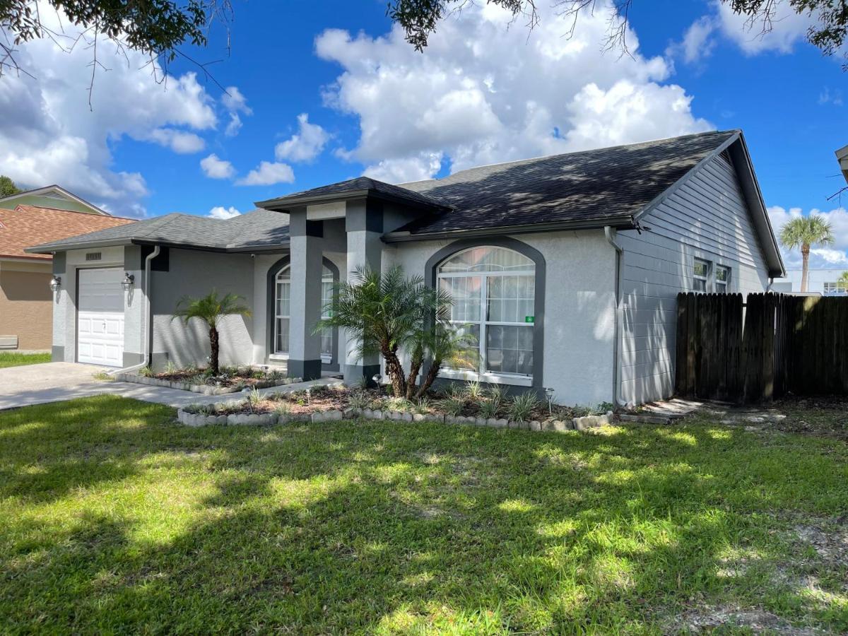 Cozy 3 Bedroom Close To Everything In Tampa! Holiday home *